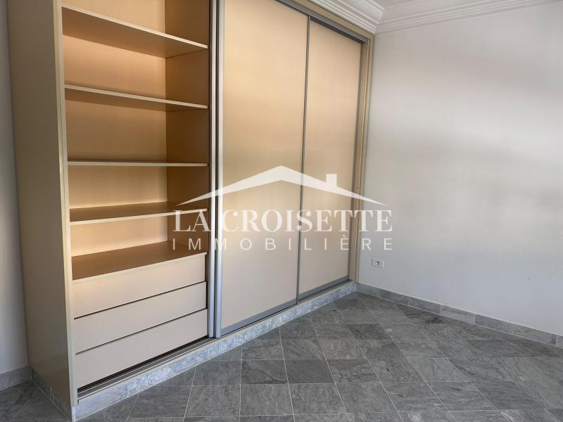Etage de villa S+3 à La Marsa